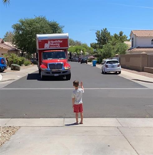 Gallery Image local-OC-movers-moving-with-kids.jpg