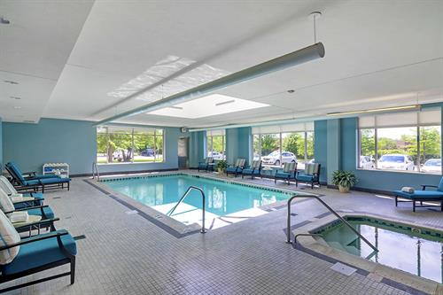 Gallery Image glen-ellyn-large-pool.jpg