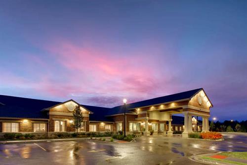 Maple Glen Memory Care faces Park Boulevard with ample parking available. Maple Glen Memory Care faces Park Boulevard with ample parking available.