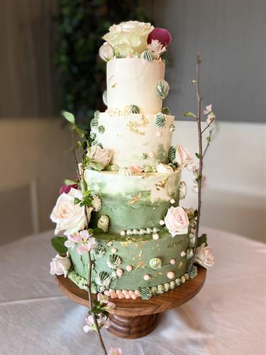 Gallery Image Wedding_Cake_by_Chef_Chelsea.jpg