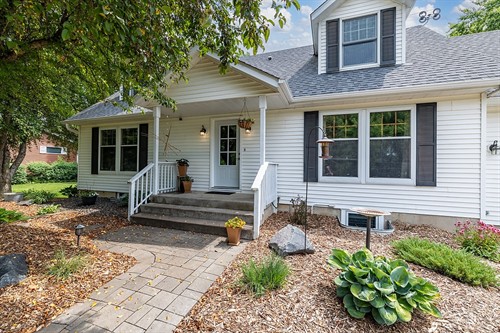 Welcoming entryway at 67 W Wood Ridge Dr in River Falls