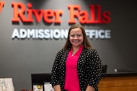 Falcon Futures: Hands-on opportunities, on-campus job experience help UW-River Falls grad prepare for career in animal science