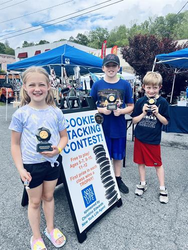Gallery Image cookie_stacking_2023_ronceverte_food_truck_festival.jpeg