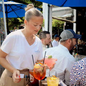 Gallery Image waitress-serving-drinks-1-300x300_c.jpeg