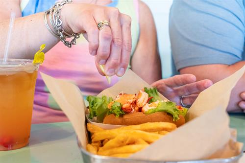 Gallery Image Splash_LobsterRoll10_072324_(1).jpg