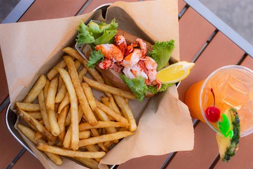 Gallery Image Splash_LobsterRoll_5_072324.jpg