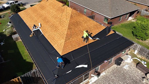 Gallery Image applying_gaf_weather_watch_ice___water_shield.jpg