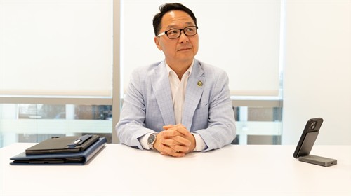 Gallery Image Johny_Hong_photo.jpg