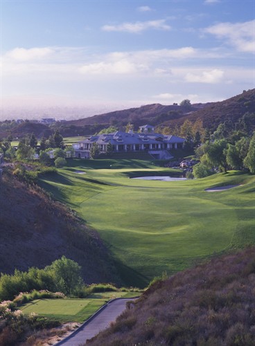 Gallery Image Black-Gold-18th-fairway-Josh-Hunhoff.jpg