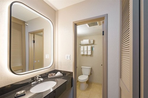 Gallery Image bathroom.jpg