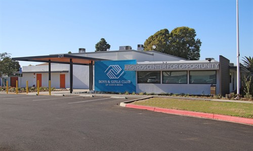 Gallery Image Costa-Mesa-Club_exterior_500x300.jpg