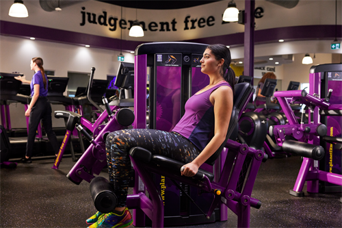 Gallery Image 116.)_Strength_-_Gen_Z_Female_on_Leg_Extension_machine.png