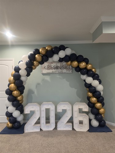 Classic-style balloon arch for a graduation party, serving Cranberry Township, Mars, Wexford, Butler County and the North Pittsburgh area.