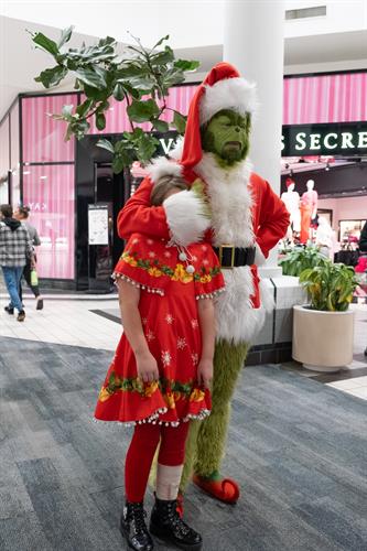 Gallery Image Parkway-Tree_Lighting2025-20.jpg