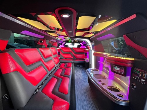 Gallery Image chrysler-300-limo-interior.jpg