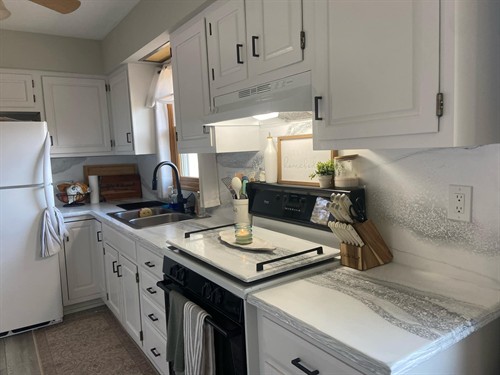 Gallery Image Hannahskitchen.jpg