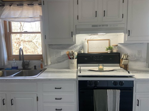 Gallery Image Hannahskitchen2.jpg