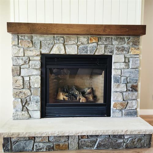 Gallery Image fireplace.JPG