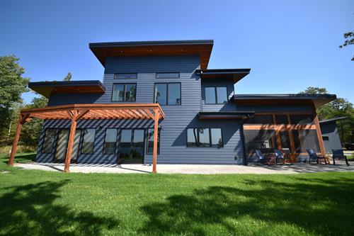 Beautiful New construction home on Long Lake 