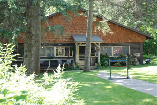 Lodge provides arcade room, laundramat (4 washers/6 dryers) pool table, snack bar, office, gift shop, etc.