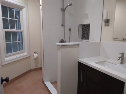 Gallery Image Larkspur_Guest_Bathroom_4.jpg