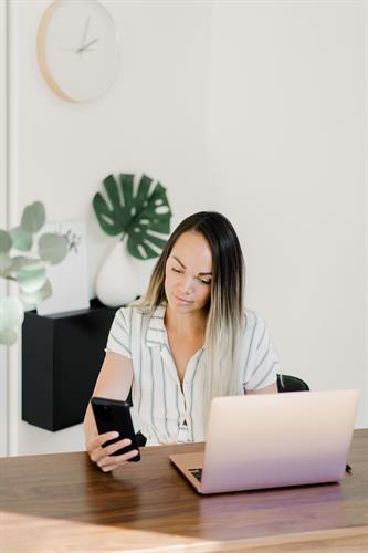 Gallery Image final-haute-stock-photography-subscription-office-hours-collection-15.jpg