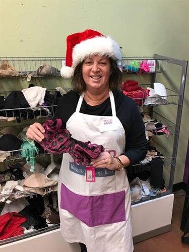 Glad to see our incoming board president, Jill, volunteering at Women Giving Back last weekend! We ??our partnerships!