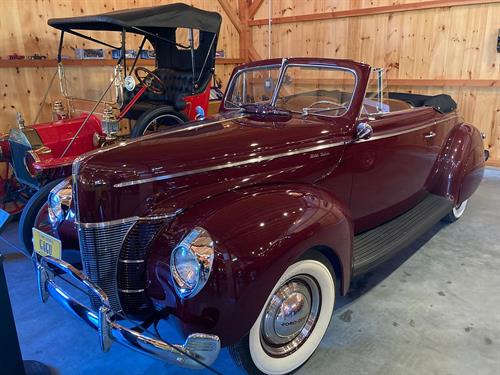 Gallery Image 1940-ford-convertible.jpg