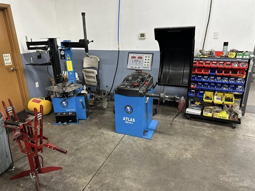 Gallery Image Shop_Tire_Machine.jpg