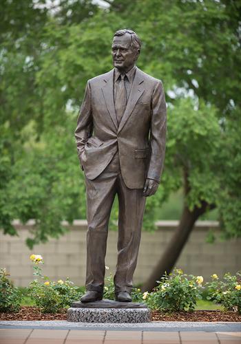 Gallery Image Bush_Statue_Library_FINAL_v1.jpg