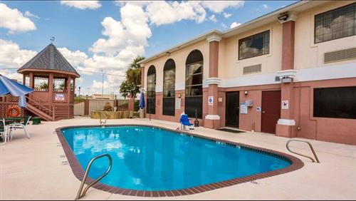Gallery Image Motel_6_9026_PoolArea_01.jpg Gallery Image Motel_6_9026_PoolArea_01.jpg