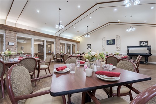 Gallery Image KV_IL_Dining.jpg