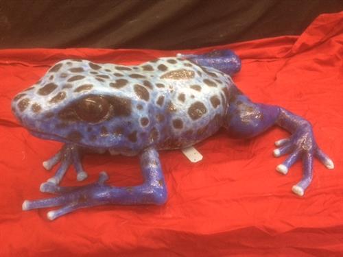 realistic frog sculpture 3' in length realistic frog sculpture 3' in length