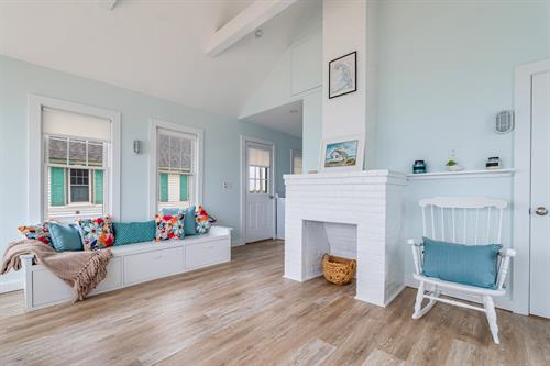 Gallery Image mantle_and_couch(1).jpg