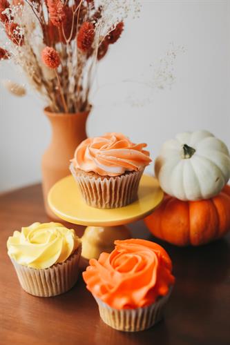 Gallery Image fall_cupcakes-pumpkins.jpg