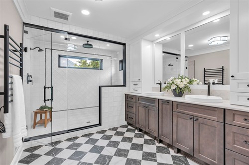 Gallery Image 01-Photo-1_(H).jpg