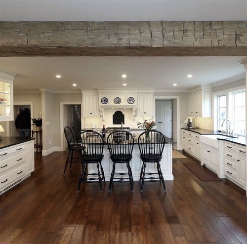 Gallery Image Backplash_and_flooring.jpg