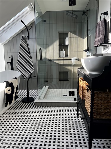 Gallery Image Bathroom_(2).jpg