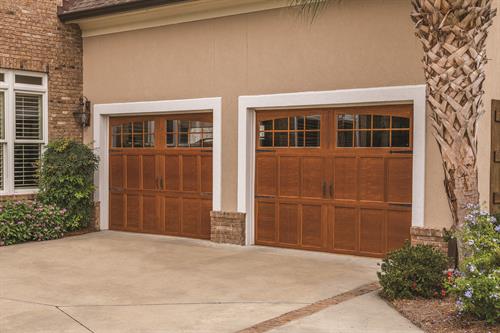 Gallery Image Carriage-House-Horizontal-Vertical-Overlays-Model-7540-(302)-Red-Oak-16-Arched.jpg