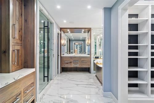 Gallery Image 1501_n_state_master_bath.jpg