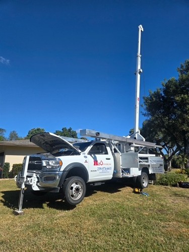 Gallery Image Hoist_Truck_3.jpg