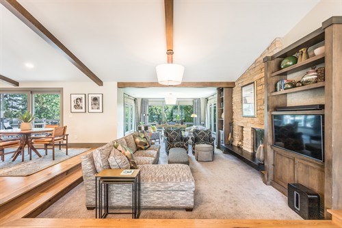 Gallery Image Side_view_of_livign_room_.jpg