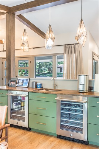 Gallery Image Wet_Bar_close_up_.jpg