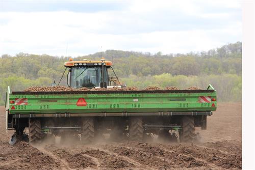 Alsum Farms planting cut seed potatoes