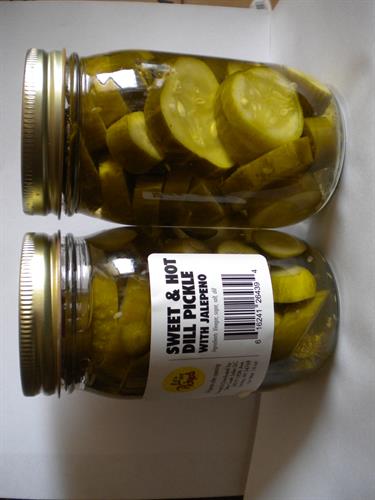 Gallery Image SWEET_AND_HOT_DILL_PICKLE_WITH_JALAPONO.JPG