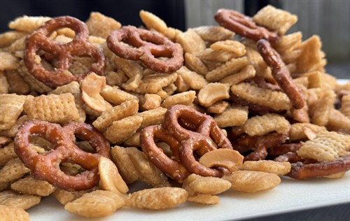 Jen's original Sweetmix is a caramel flavor mix of rice cereal, pretzels, cashews coated in a butter and brown sugar.