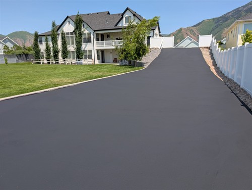 Gallery Image seal_coated_driveway_facing_house_2.jpeg