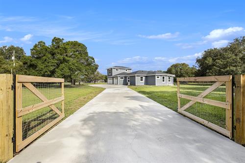 McKinnon Rd- Craftsman Home