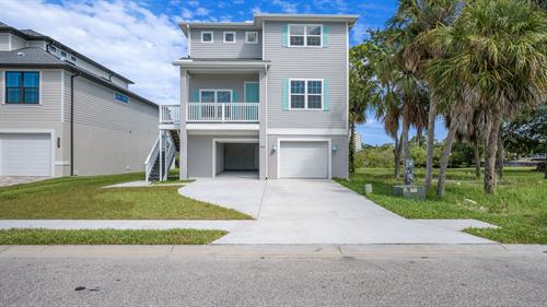 Elisabethan Ln- Elevated Waterfront Home