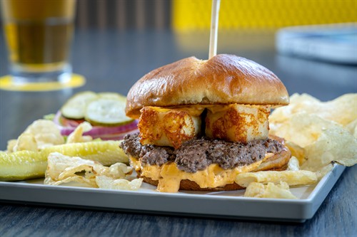 Gallery Image CheeseheadBurger.jpg